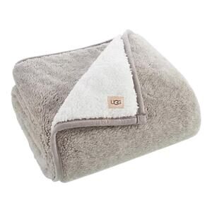 UGG Classic Sherpa Throw Couch Blanket Gray 50”x70” Cozy Soft Warm COZY NEW
